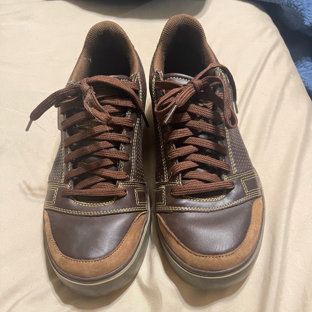 9.5 brown Mark Ecko sneakers